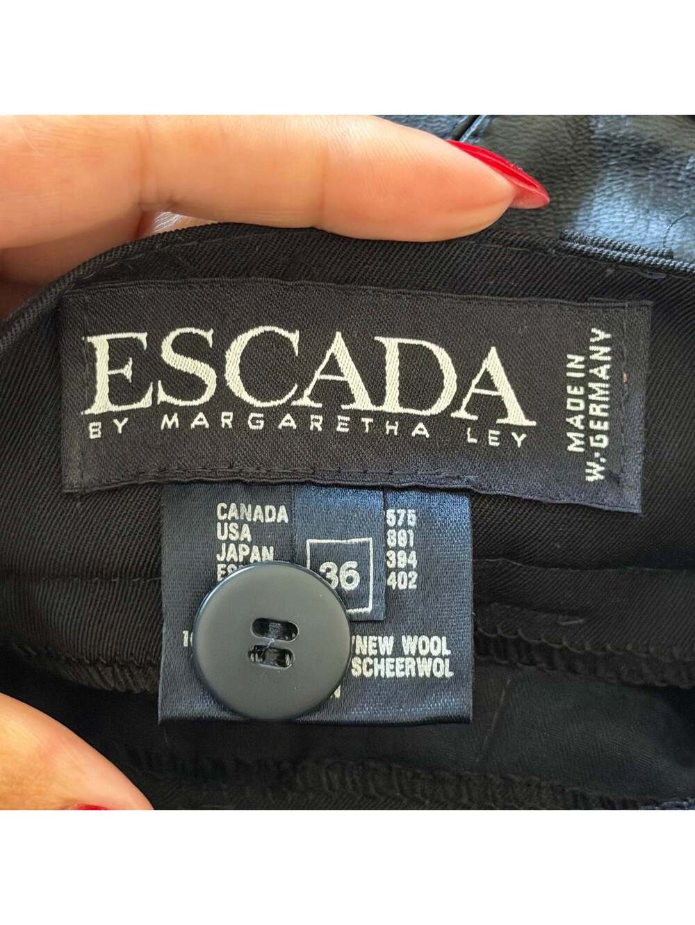 Escada - Picture 8 of 8